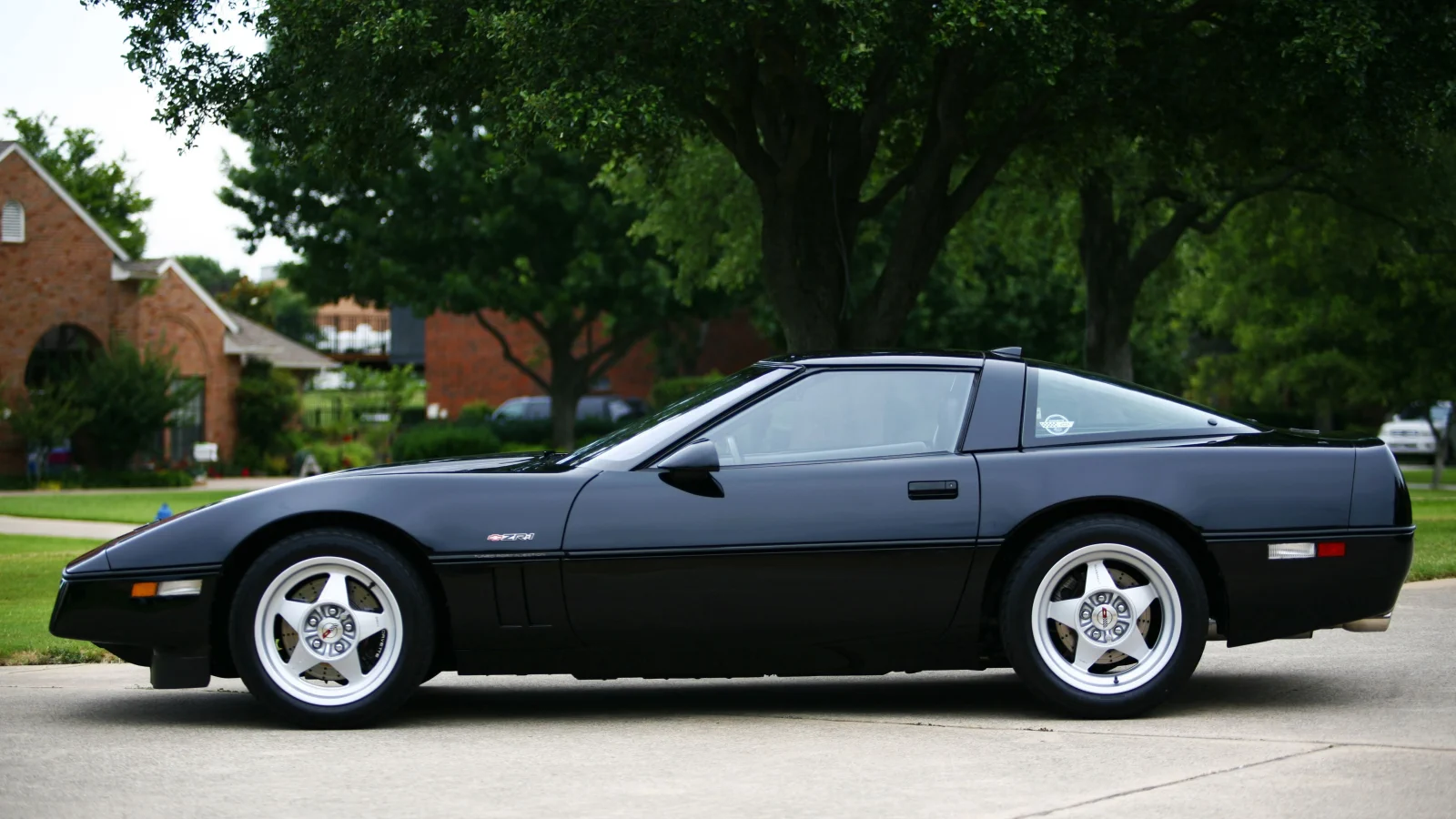 Click to Enlarge-Esc to Close Corvette Generations/C4/C4 1992 Left ZR1.webp
